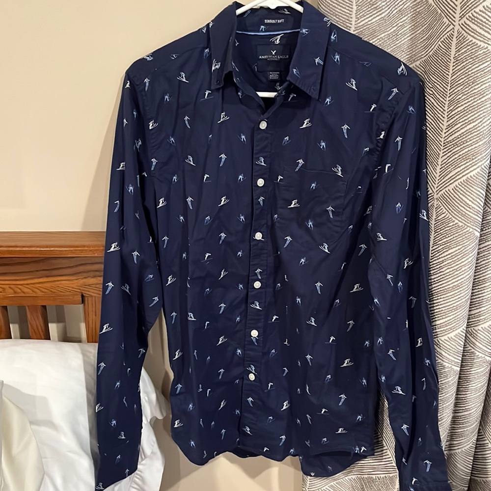 American Eagle Seriously Soft Button Down Collared Shirt w/Skiers - Size XS